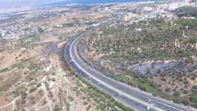 Vista aérea de uno de los tramos de la autopista de peaje de la Costa del Sol.