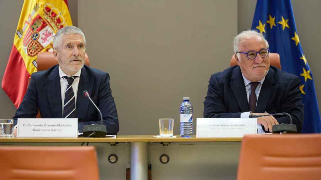 El ministro del Interior, Fernando Grande-Marlaska, presenta junto al director general de Tráfico, Pere Navarro, el balance de siniestralidad vial de 2023.