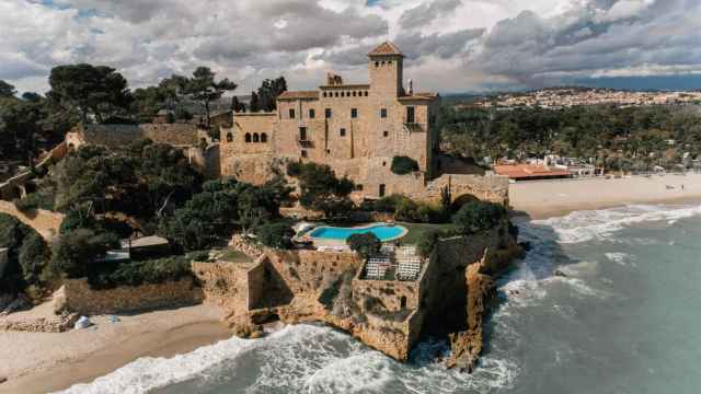 Castillo de Tamarit con vistas al Mediterráneo.