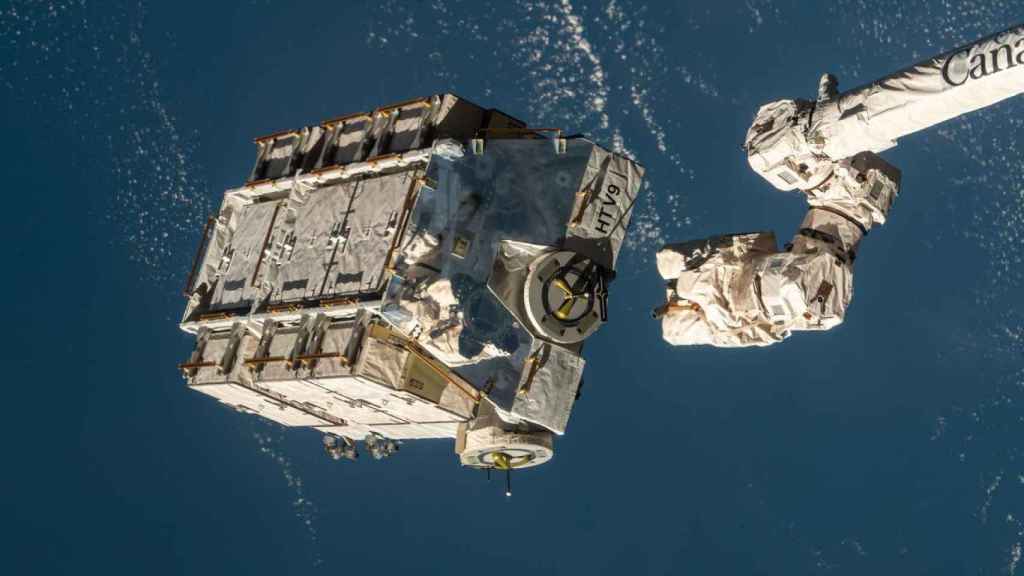 La ISS liberando basura en 2021