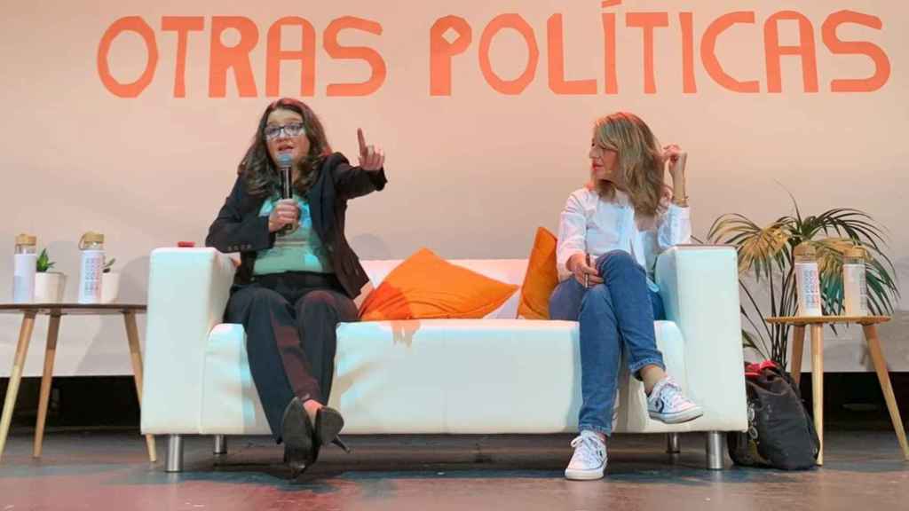 Mónica Oltra y Yolanza Díaz, juntas en el evento 'Otras Políticas' celebrado en Valencia en 2021. EE