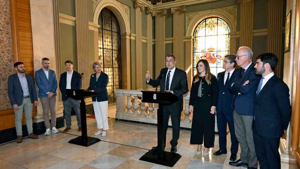 José Ballesta interviene durante la presentación de la nueva línea ferroviaria Murcia-Madrid de Ouigo.