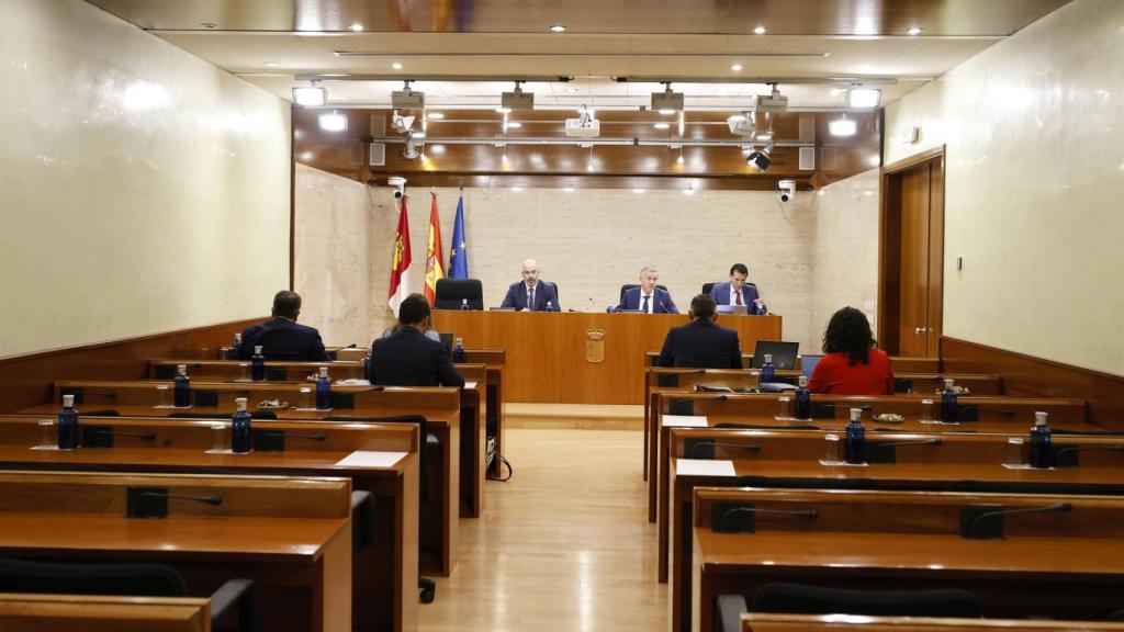 Comisión de Sanidad en las Cortes de Castilla-La Mancha. Foto: Cortes CLM.