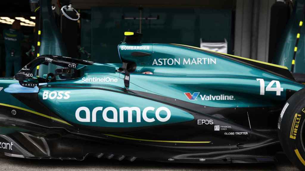 El Aston Martin de Fernando Alonso en el box del Gran Premio de Japón 2024