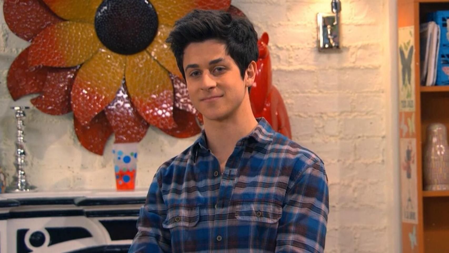 El increíble cambio físico de David Henrie, el actor de 'Cómo conocí a vuestra madre' y 'Los magos de Waverly Place'