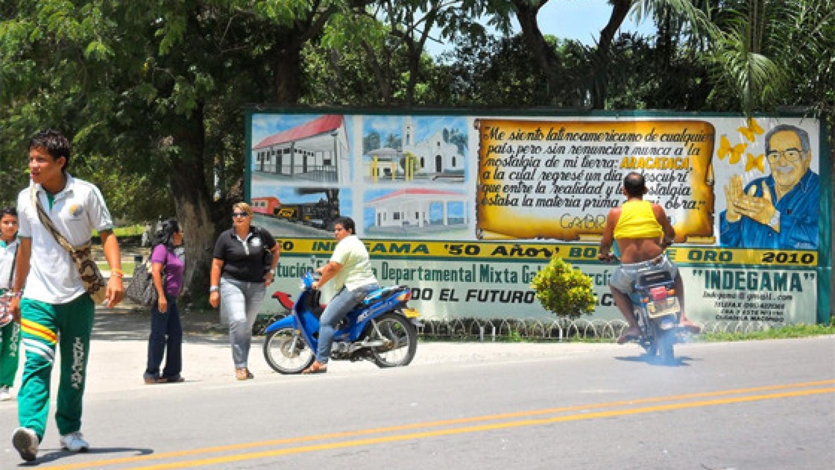 Mural dedicado a García Márquez en su pueblo natal, Aracataca, que inspiró Macondo. Foto: Tim Buendía