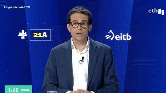 El candidato de Bildu para las elecciones vascas, Pello Otxandiano, este martes durante el debate televisado en EITB.