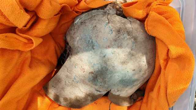 Casco de bronce encontrado en la necrópolis de Gomile