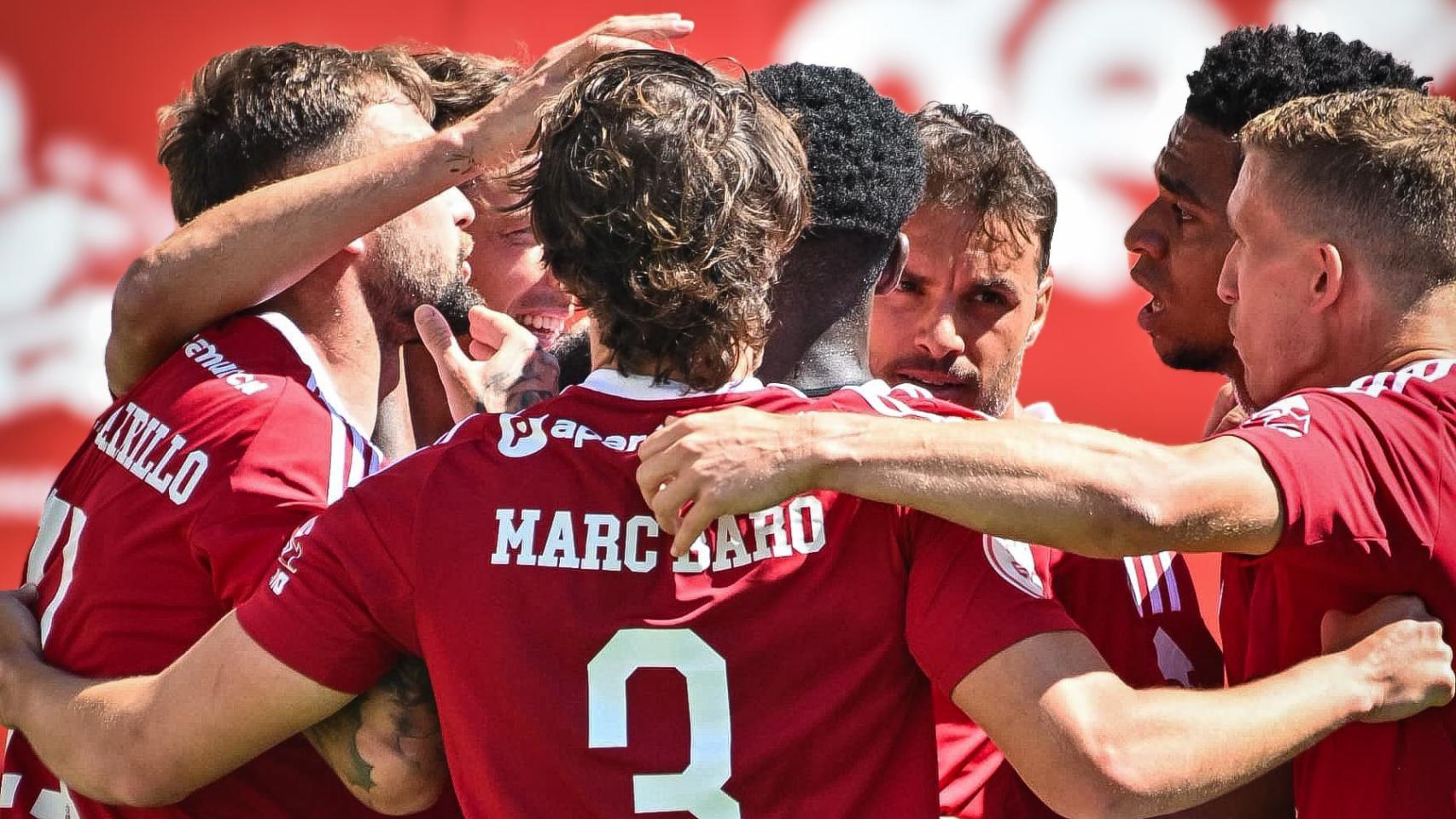 Los jugadores del Real Murcia celebran un gol esta temporada.