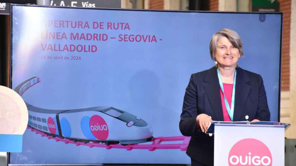La directora general de Ouigo, Hélène Valenzuela, en la inauguración de la línea Madrid- Segovia- Valladolid
