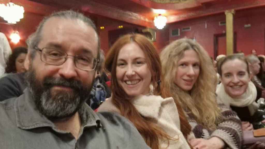 Ramón Paso con las actrices Ángela Peirat, Inés Kerzán y Ana Azorín en un reciente estreno en el Teatro Infanta Isabel de Madrid