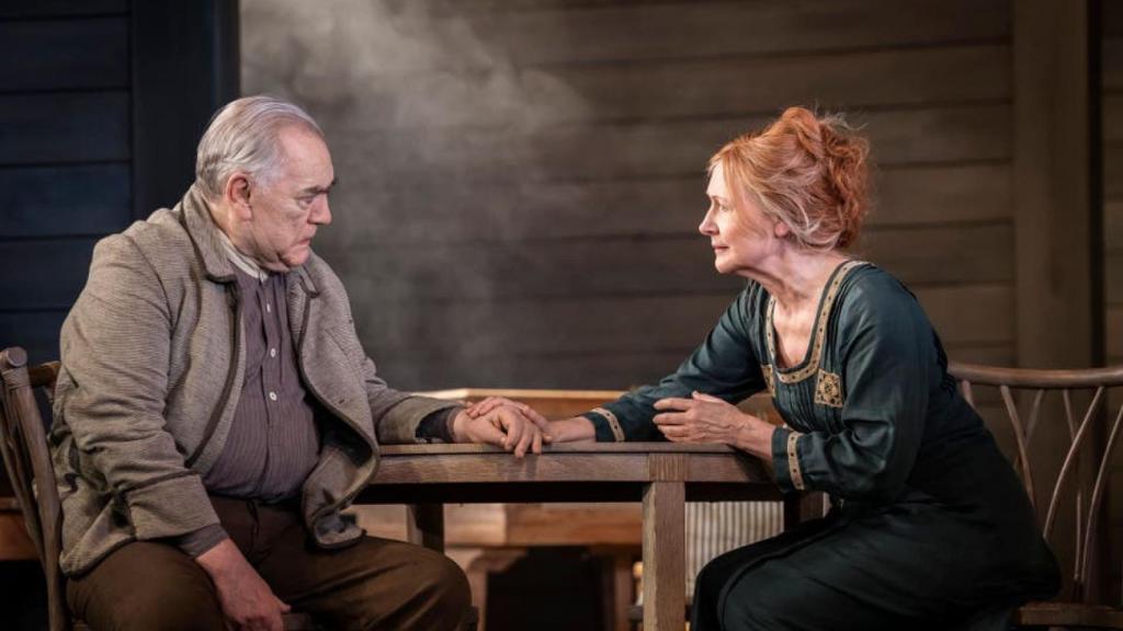 Brian Cox y Patricia Clarkson en 'Long Day’s Journey Into Night'