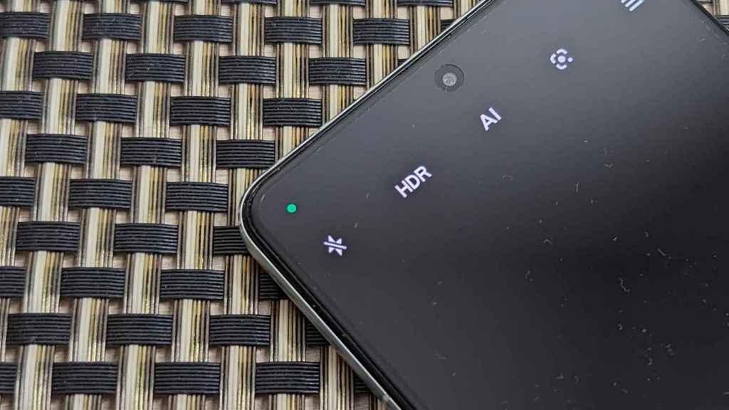 Punto verde en un móvil Xiaomi al usar la app de Cámara