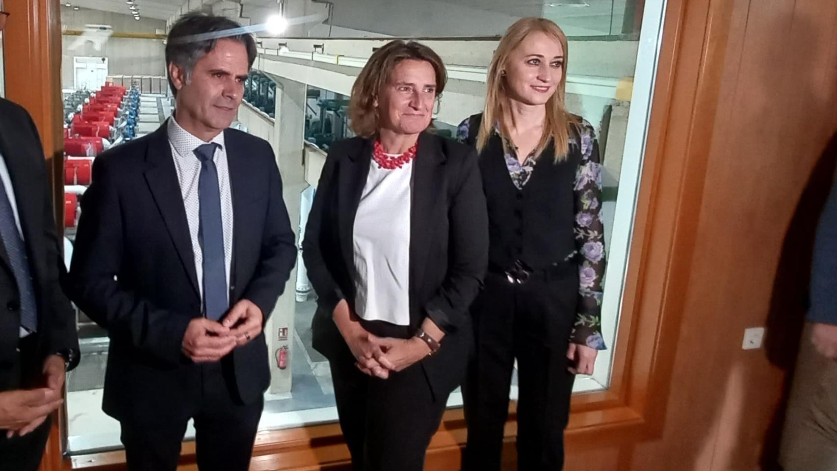 La ministra de Transición Ecológica, Teresa Ribera (c), visita la planta desalinizadora de San Pedro del Pinatar.