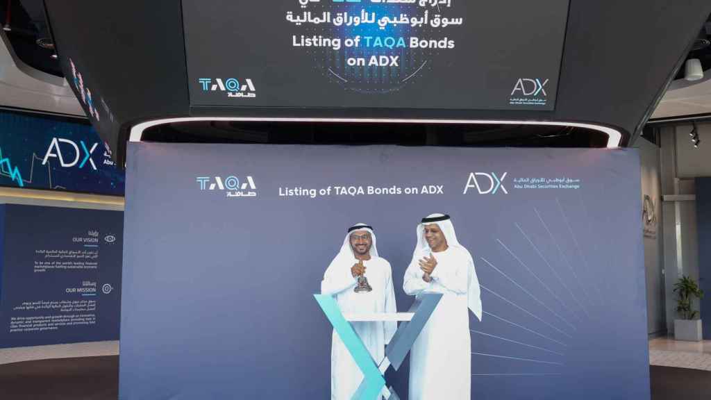 Abu Dhabi National Energy Company PJSC (TAQA) en la Bolsa de Valores de Abu Dhabi cuando anunció la cotización secundaria de bonos de doble tramo
