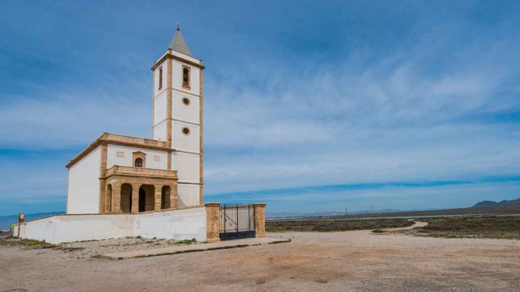 La iglesia de La Almadraba de Monteleva.