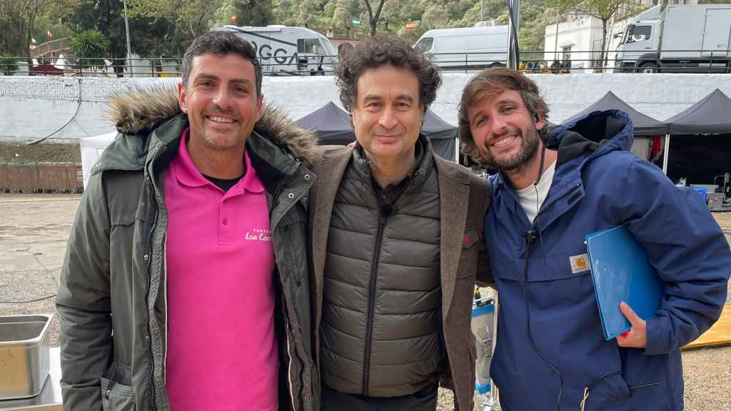 Ismael con el presentador Pepe Rodríguez y el cocinero Ale Alcántara