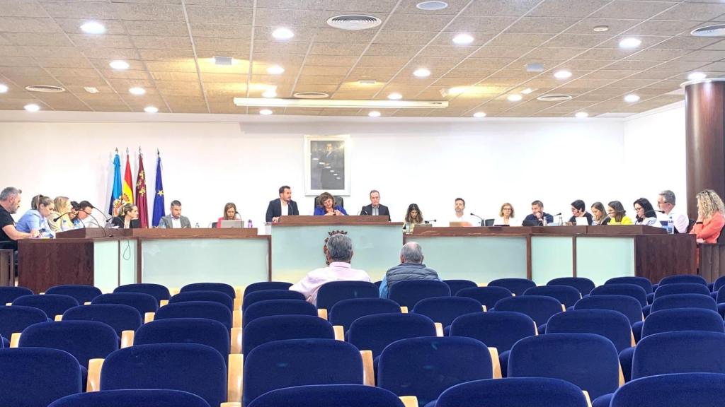 El Pleno del Ayuntamiento de San Javier aprueba conceder el Premio del 54 Festival de Teatro, Música y Danza al bailarín Nacho Duato y al exdirector del Festival José Ibáñez.