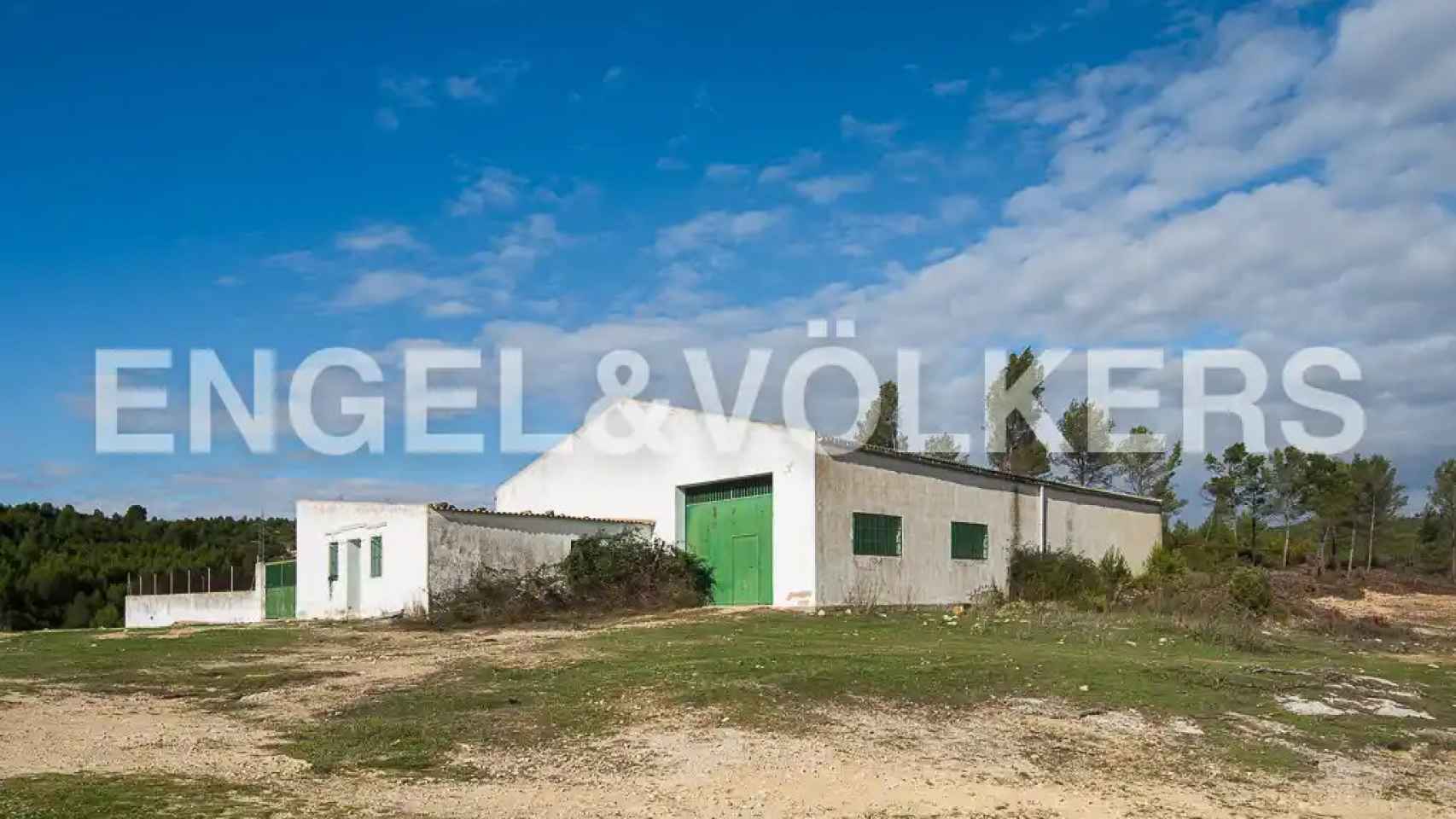 La finca en venta más grande de la provincia de Valencia tiene 5,28 km2, corrales para ganado y zona de cultivo. Engels & Volkers
