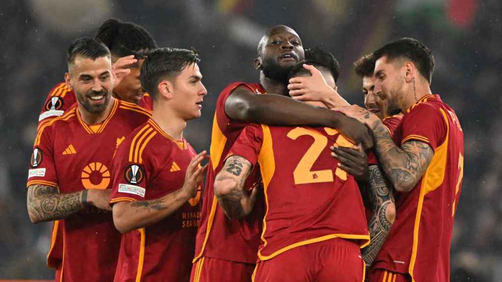 Los jugadores de la Roma celebran un gol en la Europa League.