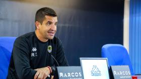 El entrenador en el encuentro previo al partido contra el Peña Deportiva.