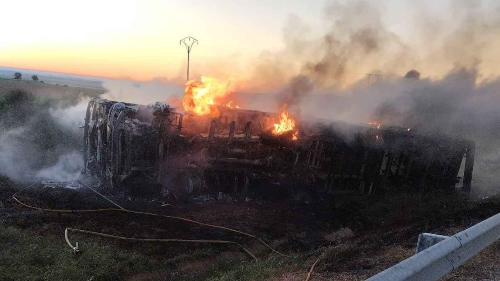 Incendio de un camión en la A-6