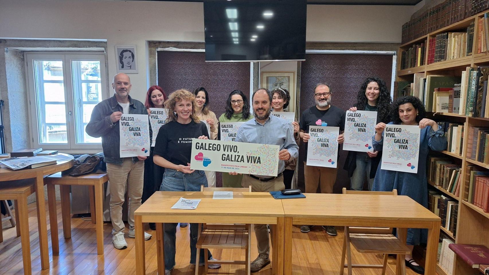 La plataforma Queremos Galego presenta en Santiago la manifestación del 17 de mayo.