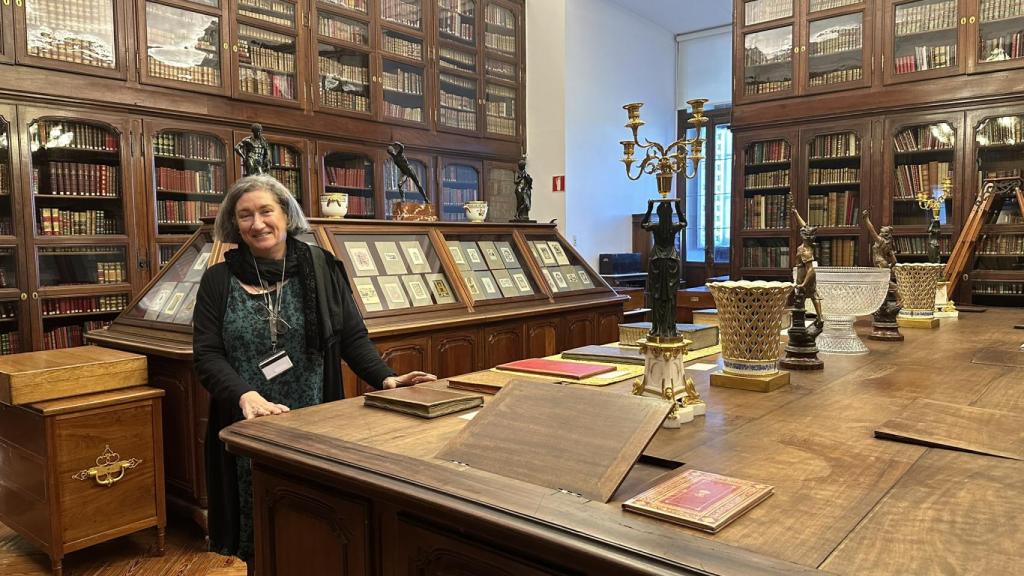 La directora de la Real Biblioteca, Nuria Torres Santo Domingo, en su sala central. Foto: F. D. Q.