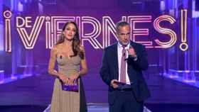 Beatriz Archidona y Santi Acosta son los presentadores de 'De Viernes'.