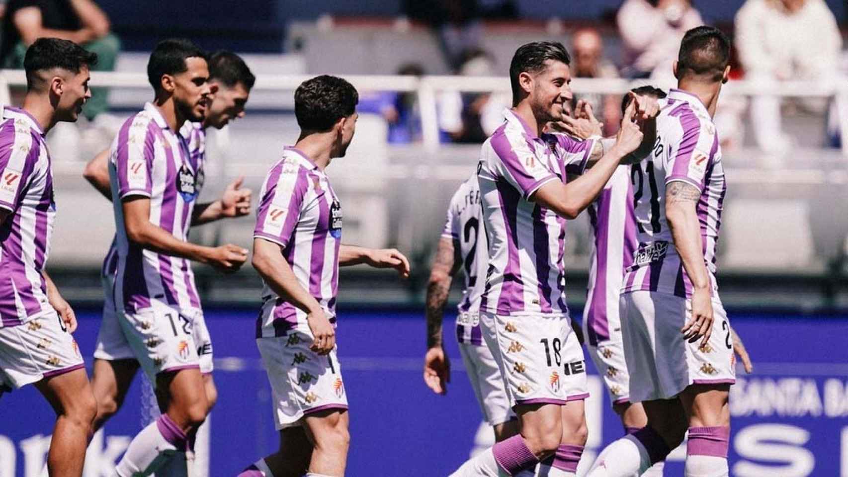 El Real Valladolid celebra uno de los goles ante el Amorebieta