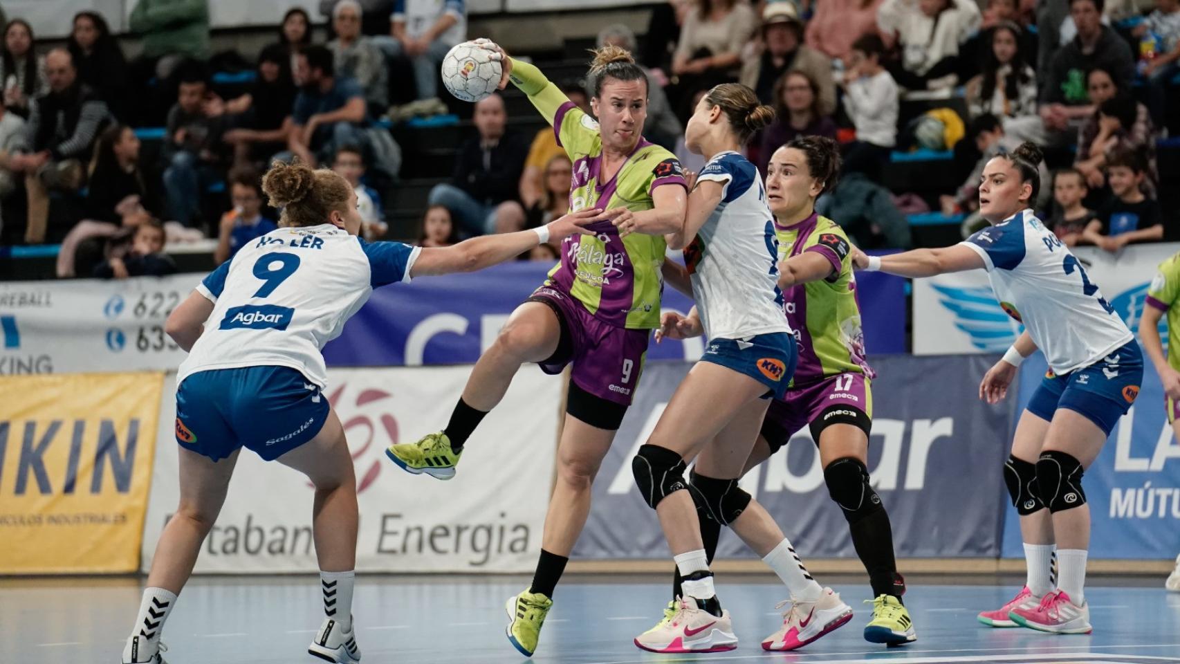 Silvia Arderius durante el KH 7 Granollers vs. Balonmano Costa del Sol Málaga