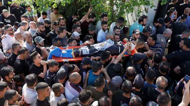 Funeral por los palestinos muertos en un ataque israelí en el campo de Nur al-Shams.