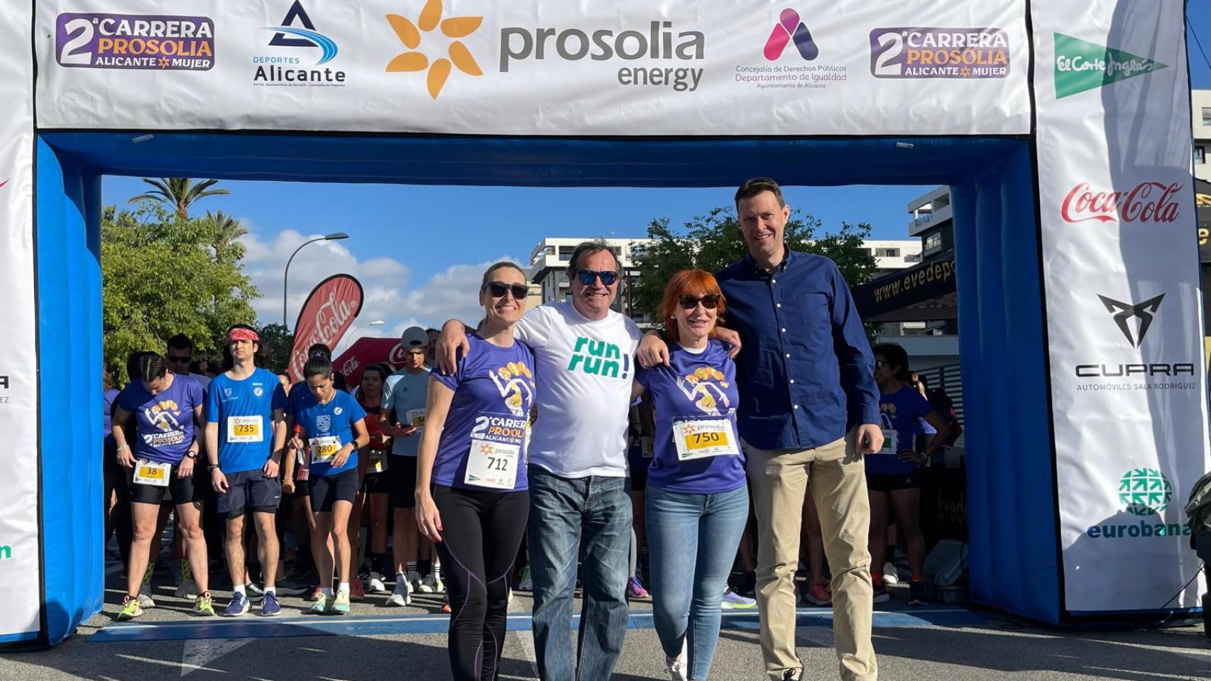 Alicante celebra la 2ª Carrera de la Mujer en la playa de San Juan con 700 deportistas solidarios