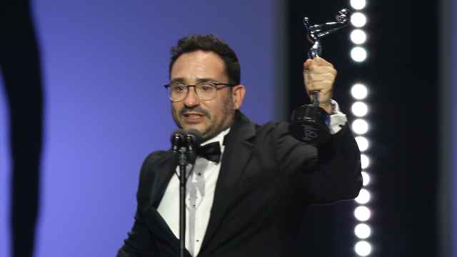 J. A. Bayona recoge el Premio Platino a la Mejor dirección. Foto. EFE/Alonso Cupul