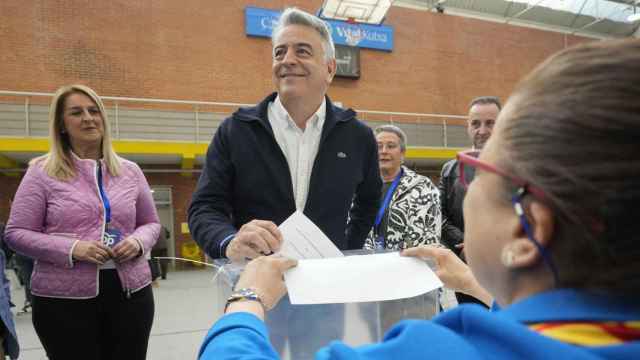 Elecciones en el País Vasco | El candidato a Lehendakari del Partido Popular, Javier de Andrés, ejerce su derecho al voto.