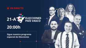 El presidente ejecutivo y director de El Español, Pedro J. Ramírez, junto con el elenco de periodistas que analizarán la noche electoral en País Vasco.