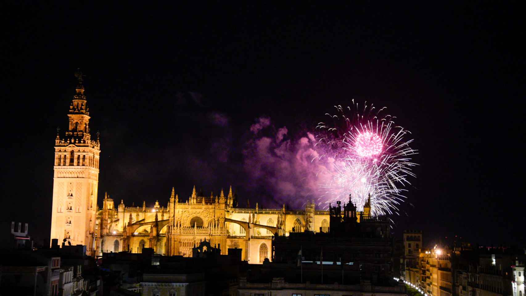 Los fuegos ponen fin a la Feria de Abril 2024 de Sevilla