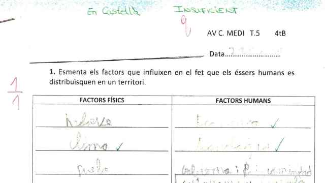 Calificación del examen, suspendido con un nueve por contestarlo el alumno en castellano. H. E.