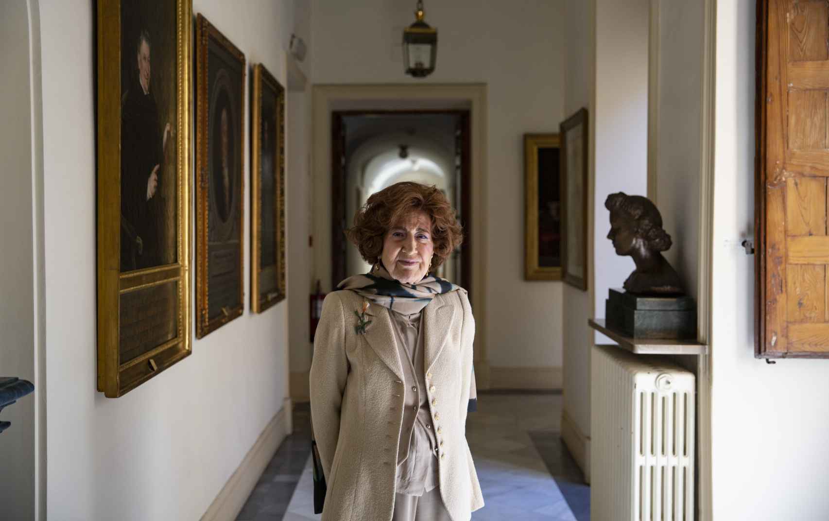 Carmen Iglesias, en uno de los pasillos de la Real Academia de la Historia.