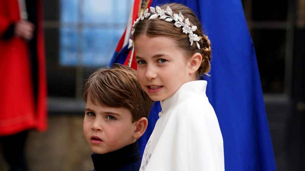 El príncipe Louis y la princesa Charlotte, durante la coronación de Carlos III.