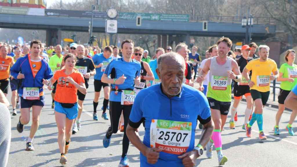 En la maratón de Nueva York participan más de 50.000 atletas.