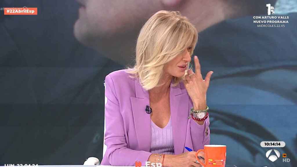 Susanna Griso bromea en Antena 3 al explicar su dolencia en el ojo izquierdo.