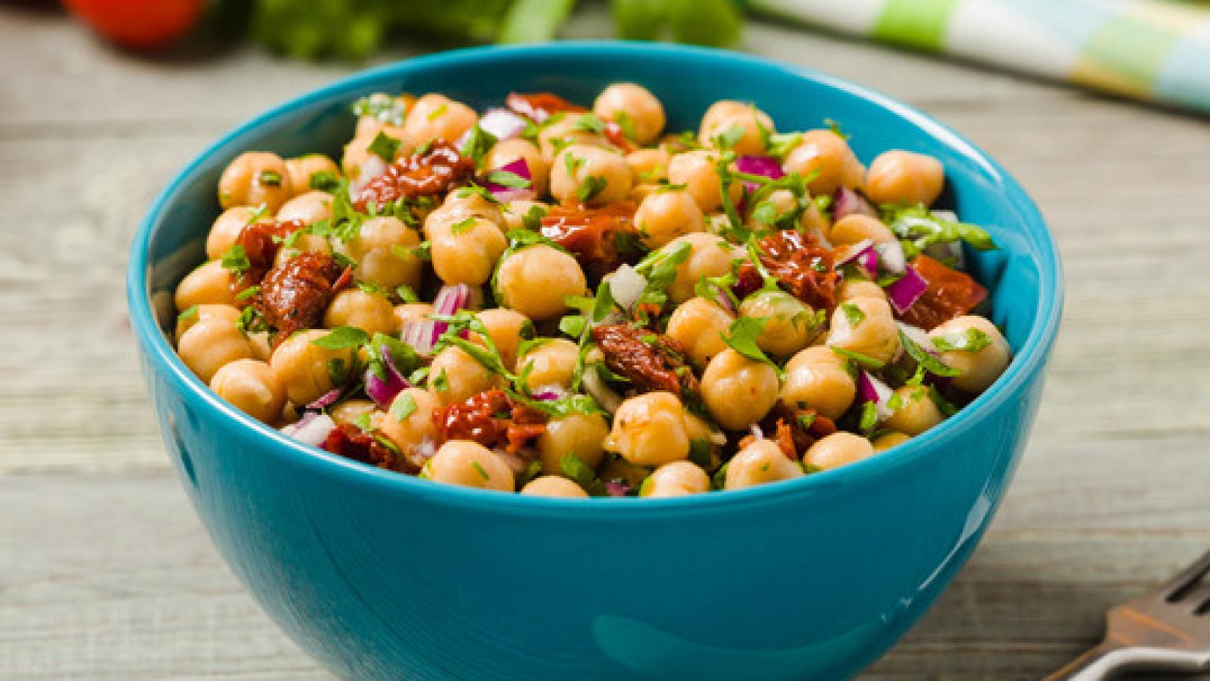 Receta de ensalada de garbanzos.