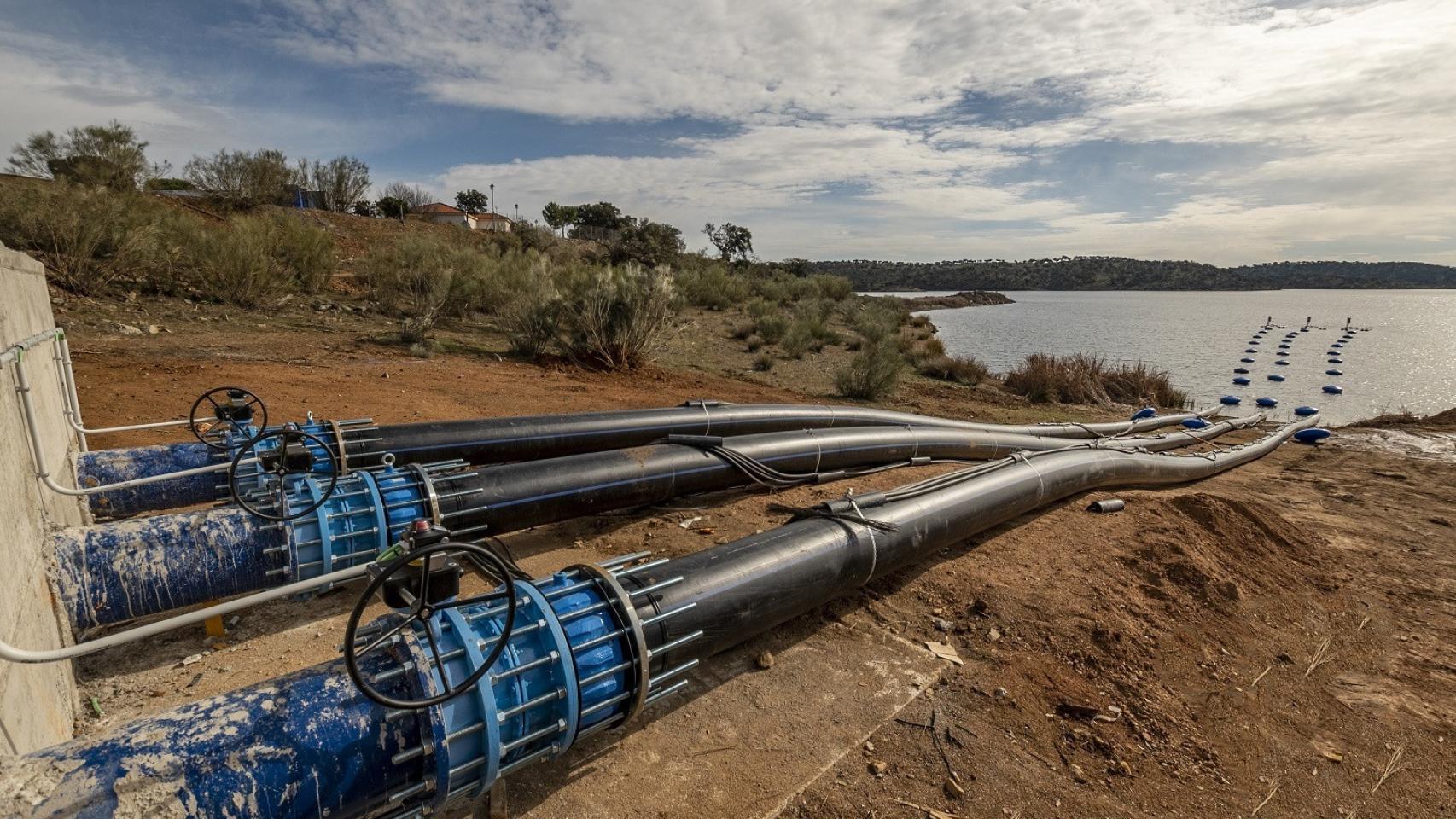 Conexiones de agua en la zona norte de Córdoba.