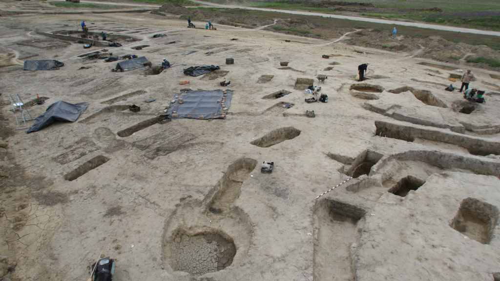Excavaciones en la necrópolis ávara de Rákóczifalva.