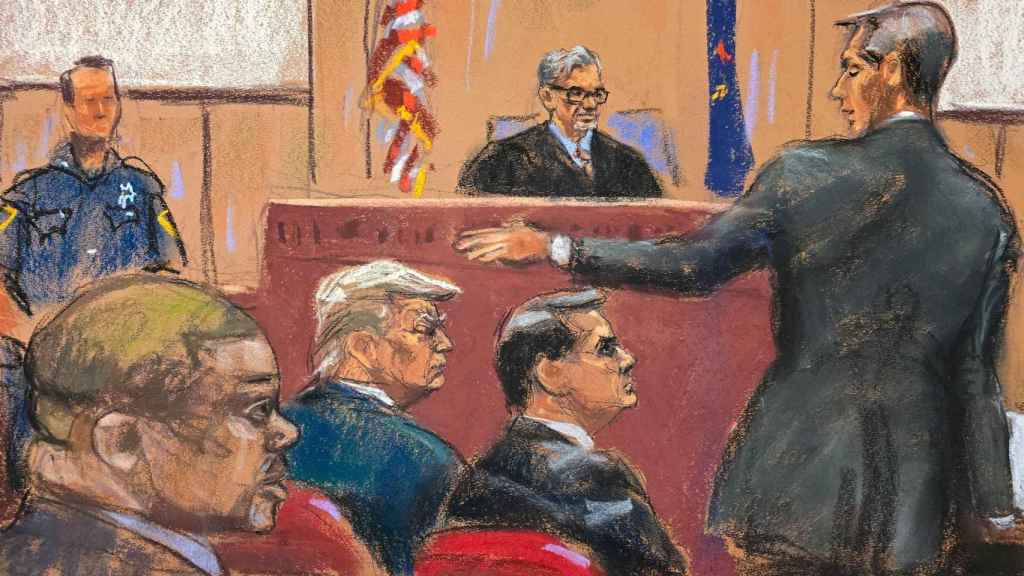 Ilustración que muestra al fiscal Matthew Colangelo durante su alegato inicial en el juicio penal  al expresidente de EEUU, Donald Trump.