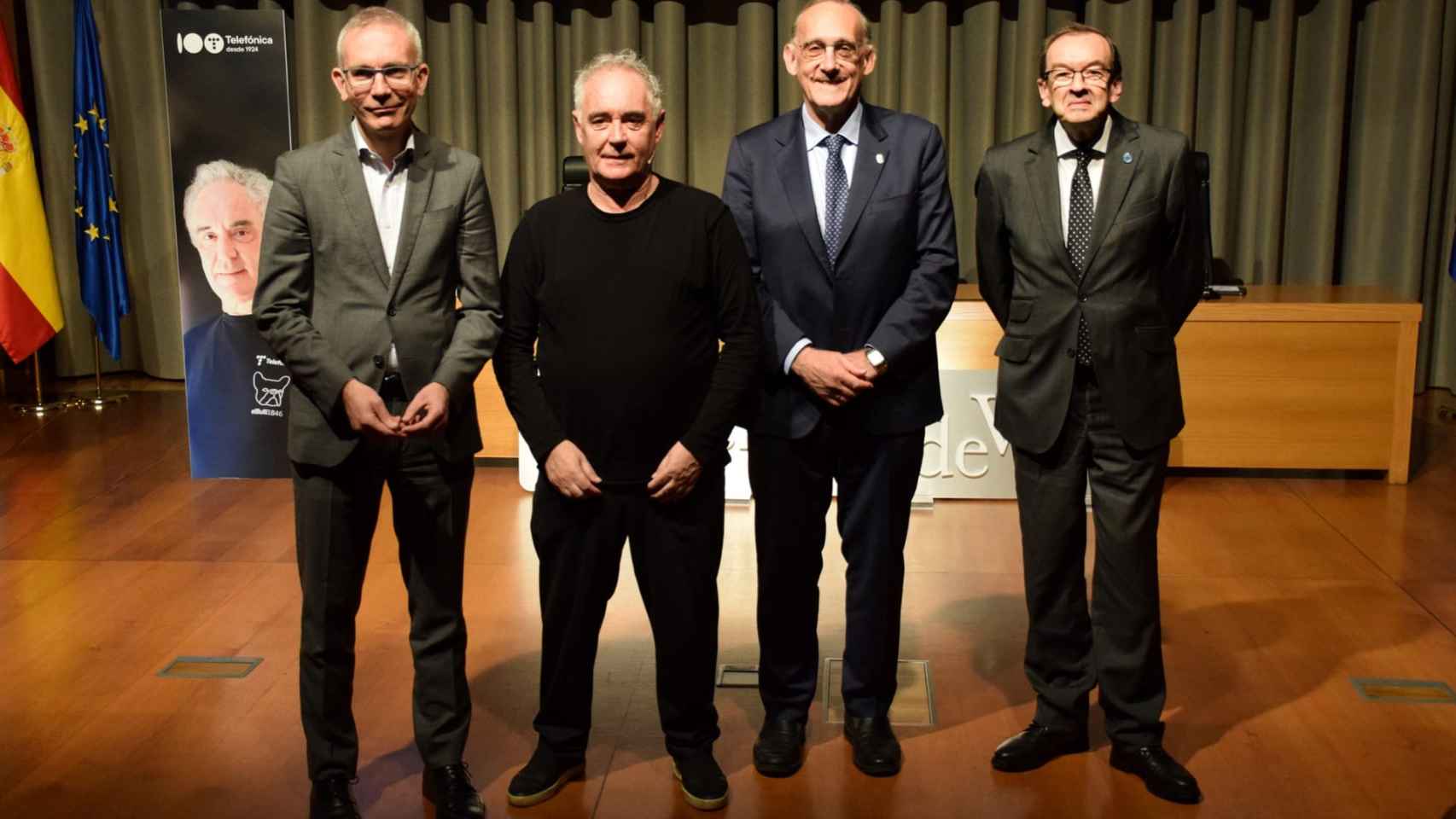 Ferran Adriá ofrece una conferencia en la UVigo, a abril de 2021.
