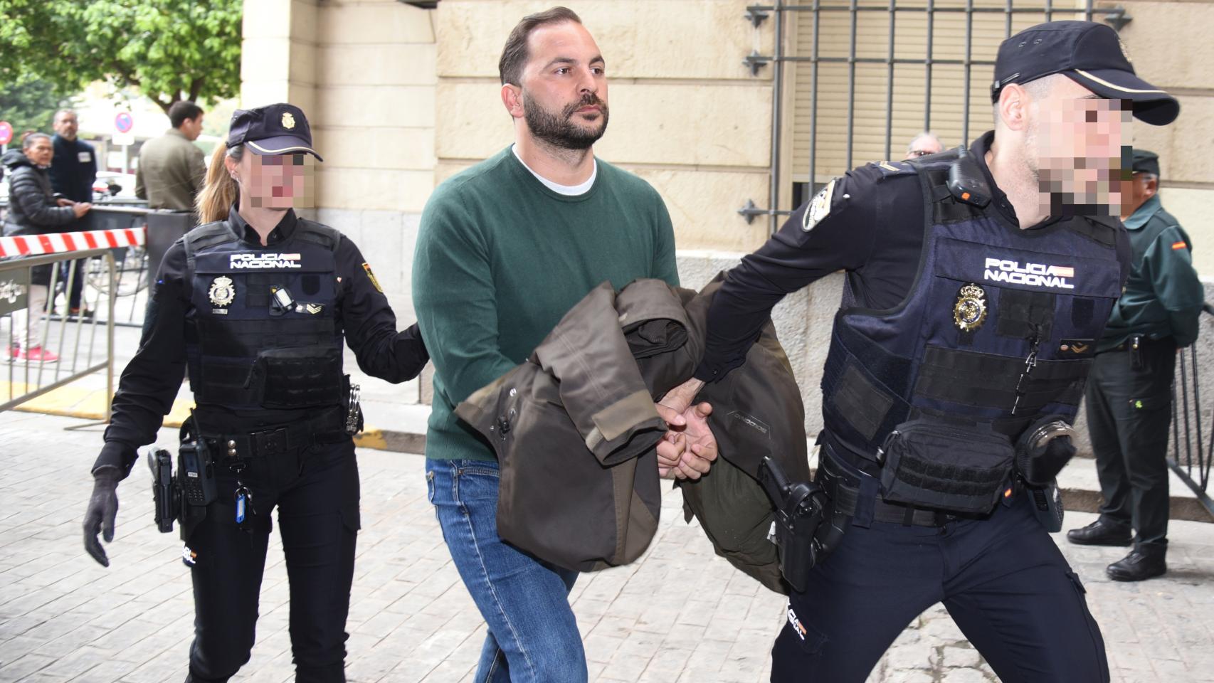 Antonio Tejado acudiendo a los juzgados en Sevilla, el pasado mes de marzo.