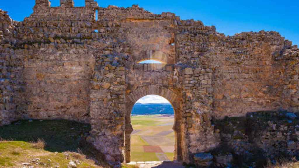 Uno de los arcos del castillo de Gormaz en Soria