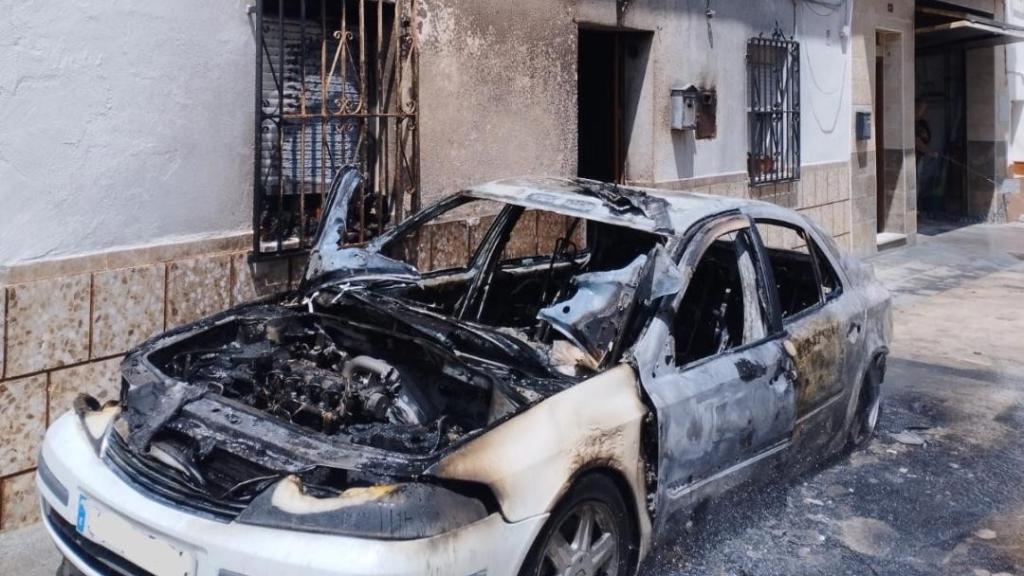 Vehículo incendiado en Málaga.